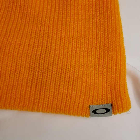 OAKLEY-BARROW BEANIE ORANGE HAT - Picture 2 of 9